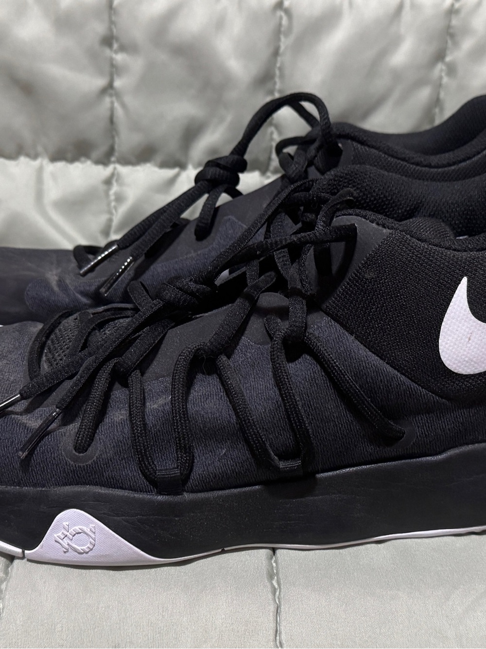 Nike Men's Black and White Low-Top Athletic Shoes